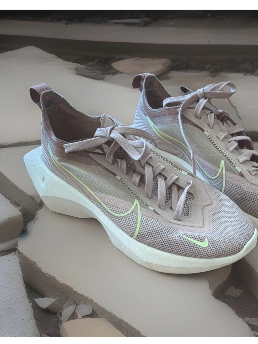 NIKE VISTA LITE Women – Fossil Stone/Barely Volt-desert Dust SIZE 7